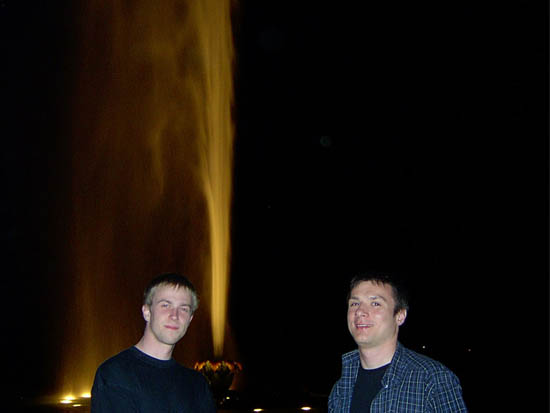 Filip and Piotr at the big fontain